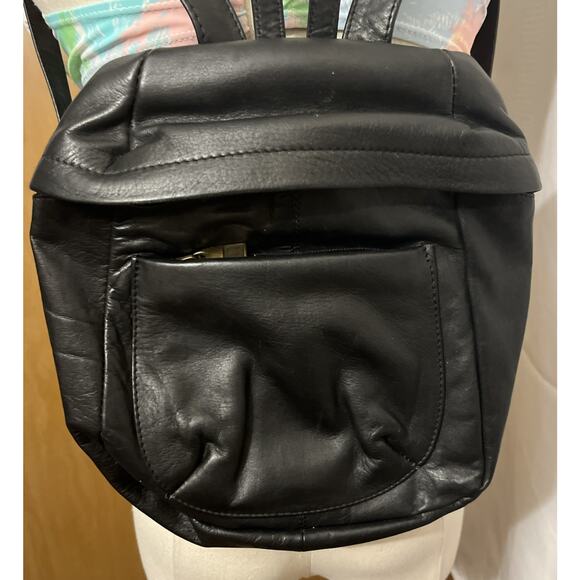 Wilsons Leather Backpack Black Leather Vintage Approx. 9” X 10” Adjustable Strap - Picture 2 of 9